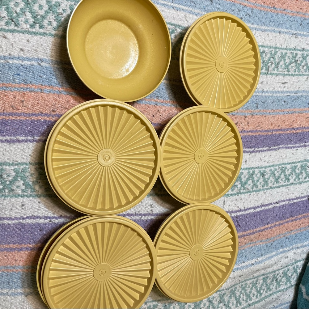 TUPPERWARE BOWLS - Picture 3 of 6
